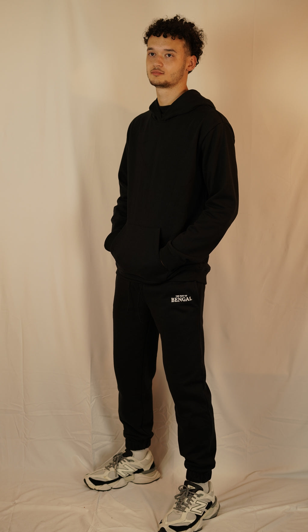 Daily Essentials Plain Black Cropped Sweatpants