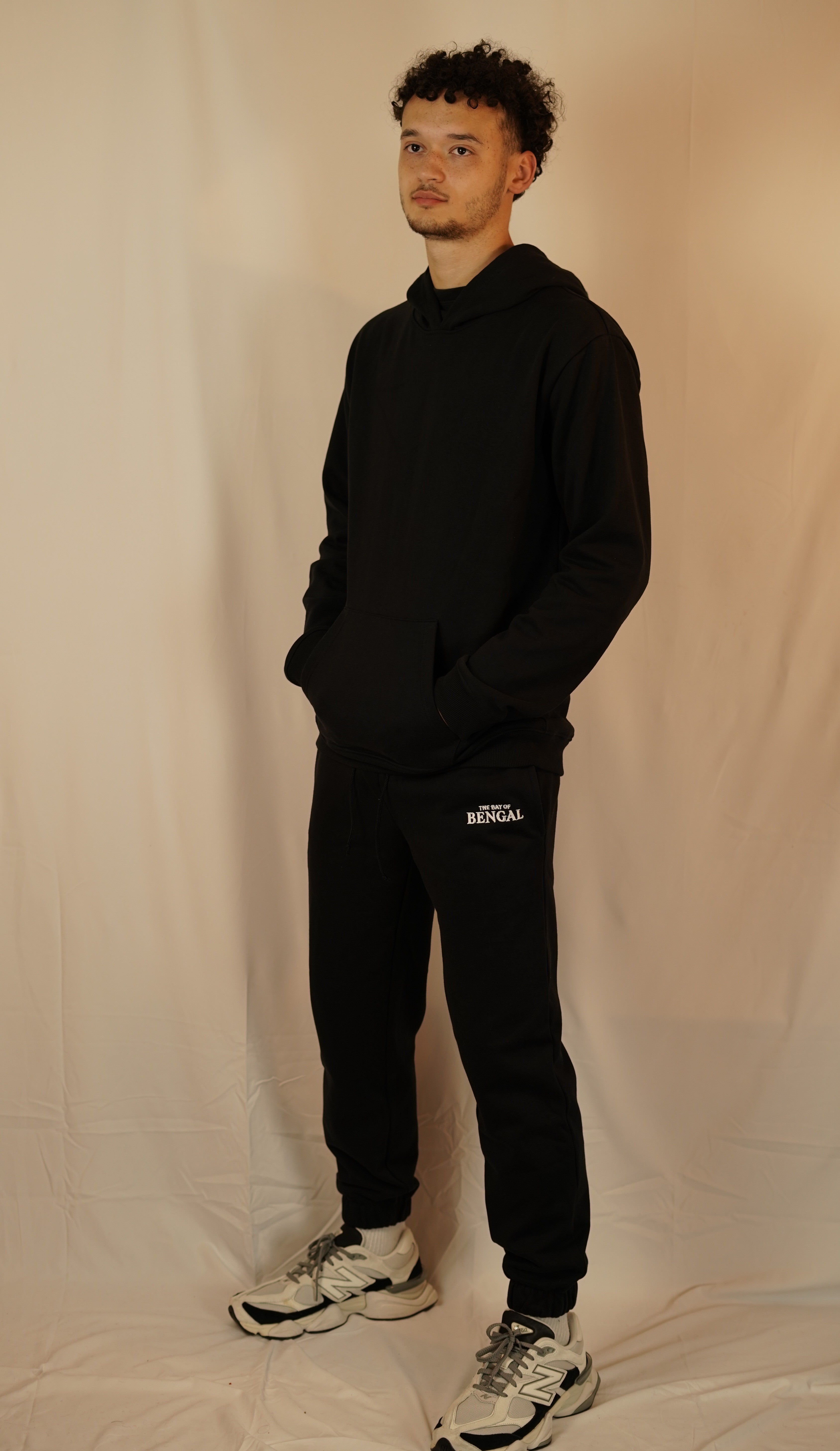 Daily Essentials Plain Black Cropped Sweatpants