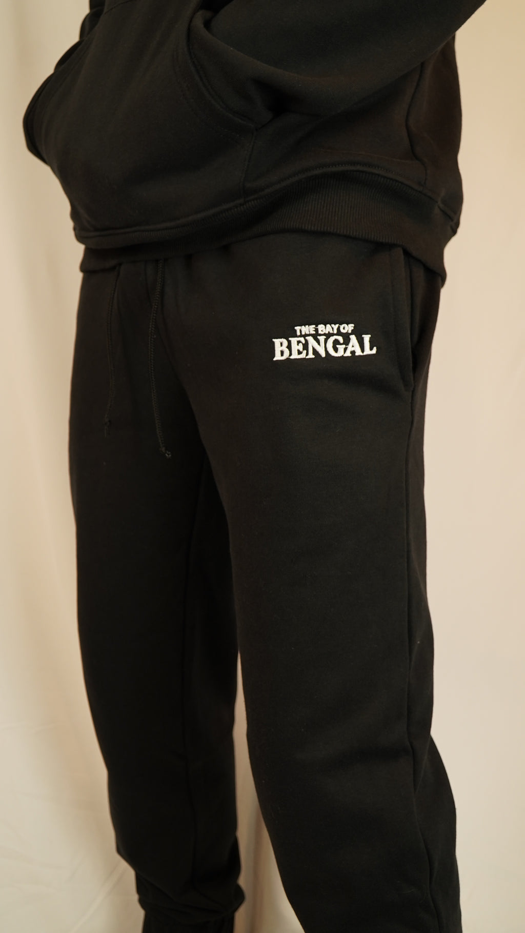 Daily Essentials Plain Black Cropped Sweatpants