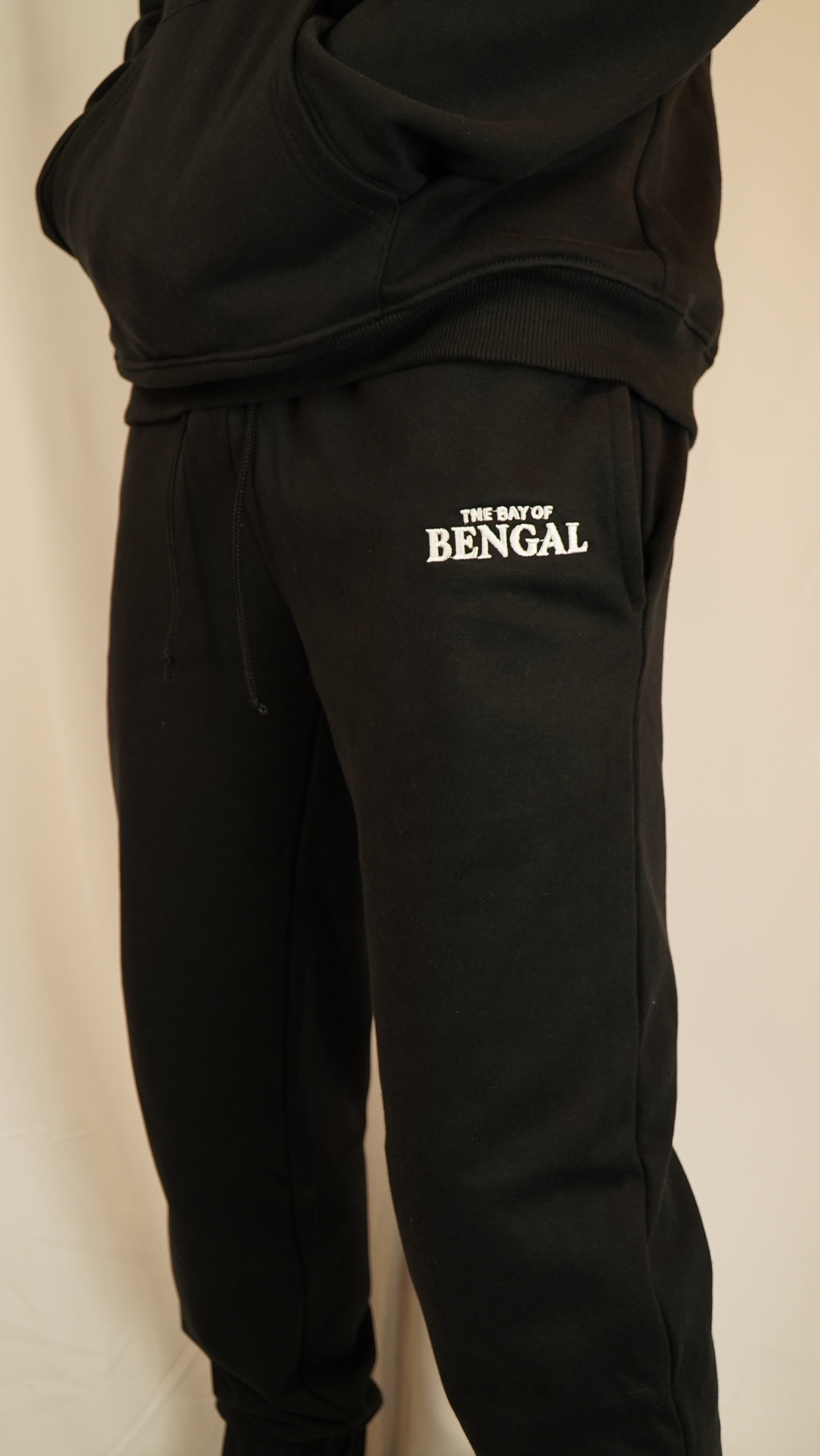 Daily Essentials Plain Black Cropped Sweatpants